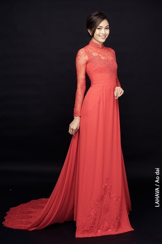 Áo dài kết ren và hạt tinh tế