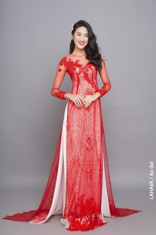 Áo dài đỏ trên nền trắng hiện đại