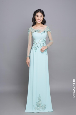 Áo dài dự tiệc cổ thuyền phối ren trẻ trung