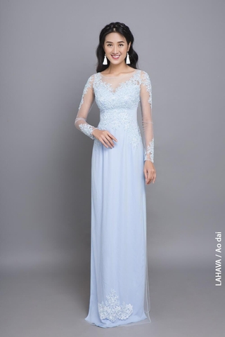 Áo dài dự tiệc phủ lưới và ren thêu ấn tượng