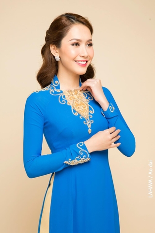 Áo dài đi tiệc kết hạt tạo hoa văn trên cổ