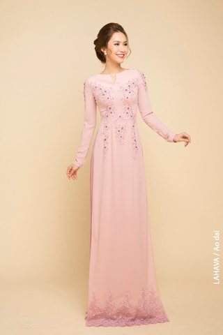 Mẫu áo dài đi tiệc tạo hoạ tiết ren ấn tượng