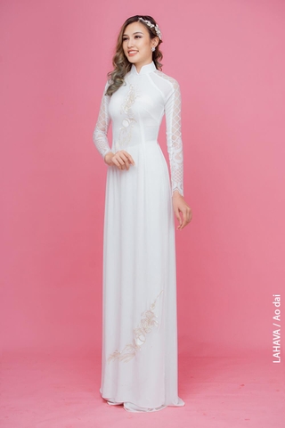 Áo dài thiết kế nhẹ nhàng với hoạ tiết thêu tay