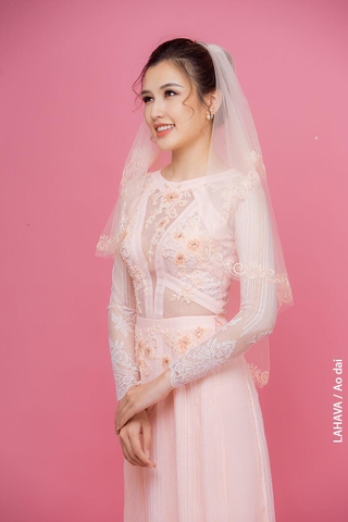 Áo dài cưới cắt khoét hiện đại