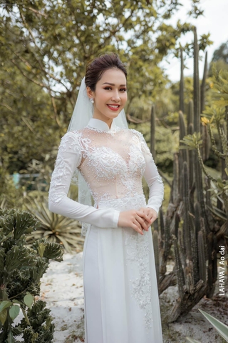 Áo dài cưới trắng phối ren nhẹ nhàng