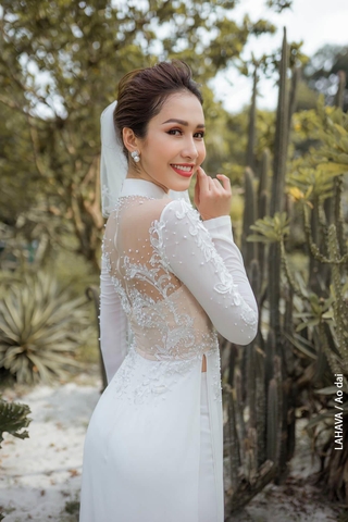 Áo dài cưới trắng phối ren nhẹ nhàng