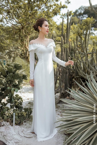 Áo dài thiết kế cách tân đính kết cườm ấn tượng