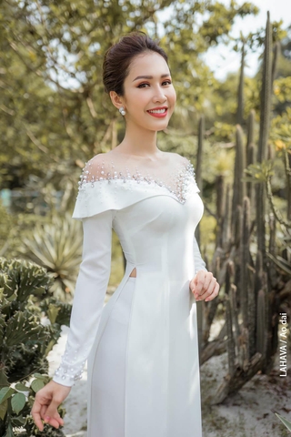 Áo dài thiết kế cách tân đính kết cườm ấn tượng