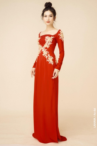 Áo dài đỏ ren đồng nổi bật