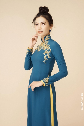 Áo dài trung niên phối ren sang trọng