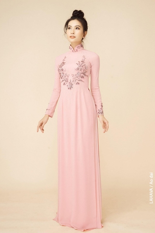 Áo dài truyền thống hoạ tiết ấn tượng