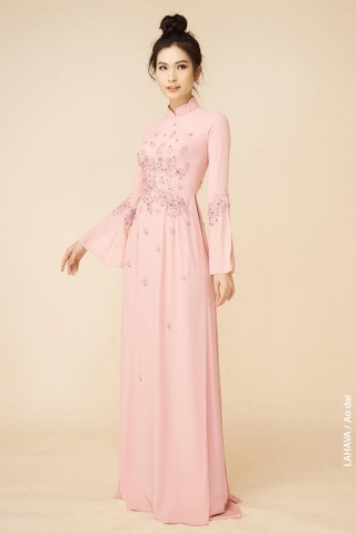 Áo dài hồng thiết kế ngọt ngào xẻ tay cách điệu