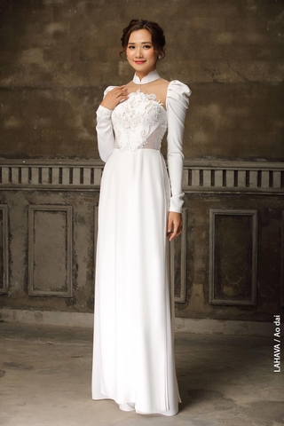 Áo dài hiện đại cắt khoét nhẹ nhàng