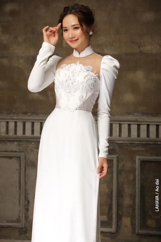 Áo dài hiện đại cắt khoét nhẹ nhàng