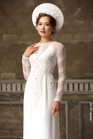 Áo dài cưới với hoạ tiết ren sang trọng