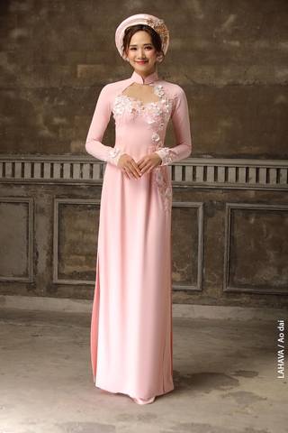 Ngọt ngào với áo dài hồng kết hoa