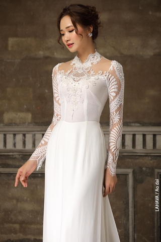 Áo dài duyên dáng với hoạ tiết ren thêu