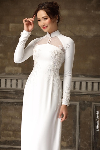 Áo dài trắng kết hoa 3D ấn tượng