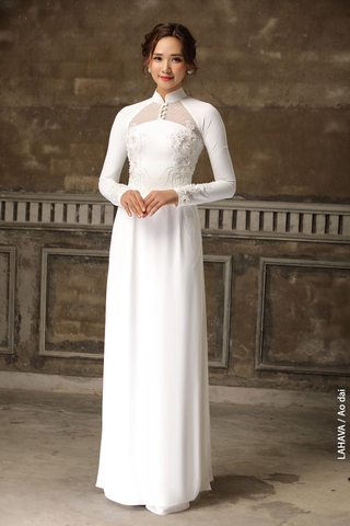 Áo dài trắng kết hoa 3D ấn tượng