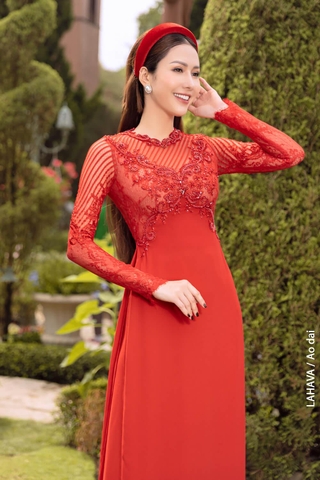 Áo dài cưới đỏ phối ren thêu ấn tượng