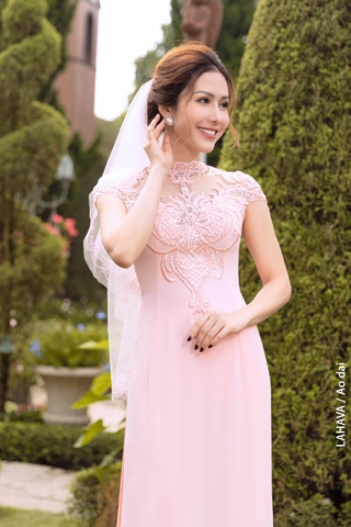 Áo dài cưới màu hồng cách tân tay ngắn