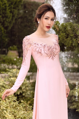 Áo dài cổ thuyền hiện đại