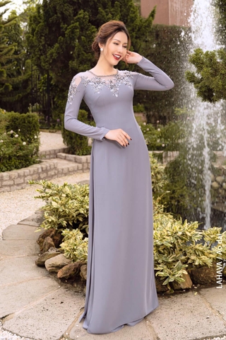 Áo dài cách điệu hoạ tiết nhẹ nhàng