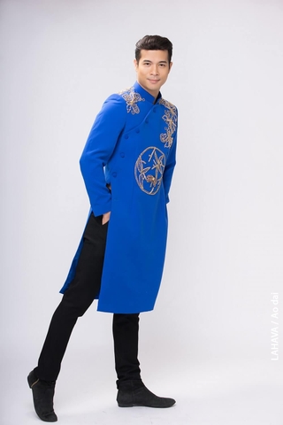 Áo dài nam với hoạ tiết kết hạt