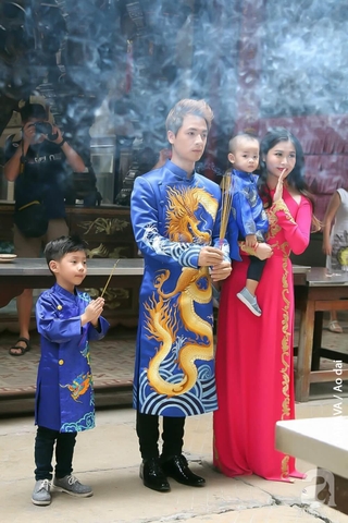 Áo dài nam cao cấp với hoạ tiết Rồng thêu tay