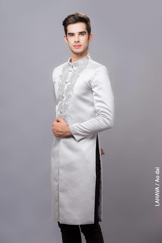 Áo dài xám kết ren độc đáo