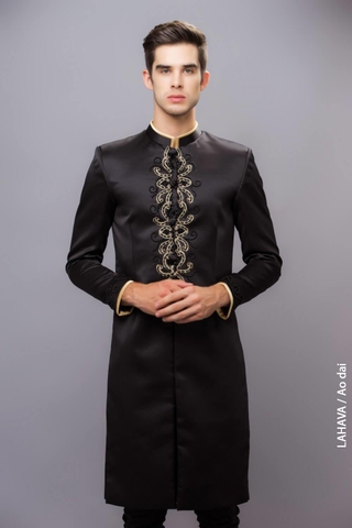 Áo dài đen kết hạt cá tính