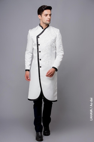 Áo trắng viền đen kết ren sang trọng