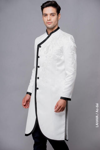 Áo trắng viền đen kết ren sang trọng - sale