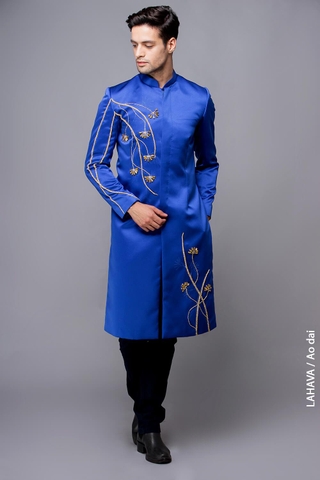 Áo nam cách tân với hoạ tiết cườm nhẹ nhàng