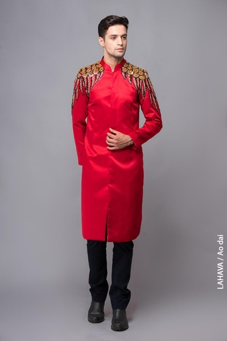 Áo dài đỏ đính kết hạt hiện đại