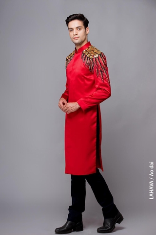 Áo dài đỏ đính kết hạt hiện đại