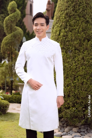 Áo nam thanh lịch với hoạ tiết ren