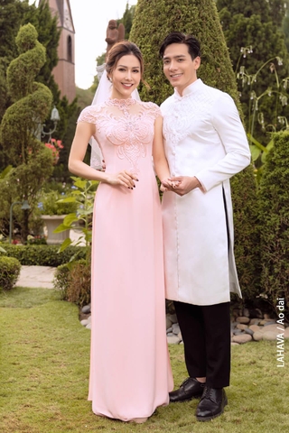 Áo dài cặp phối ren thêu hiện đại