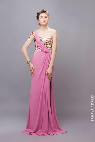 Váy dạ hội lệch vai xẻ tà cá tính