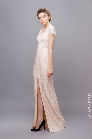 Váy dạ hội ren xẻ tà nhẹ nhàng