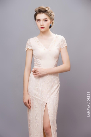 Váy dạ hội ren xẻ tà nhẹ nhàng