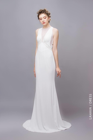 Váy dạ hội trắng nhẹ nhàng