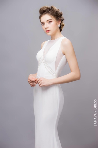 Váy dạ hội trắng nhẹ nhàng