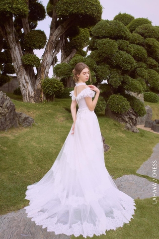 Váy cưới tay ngắn xoè công chúa