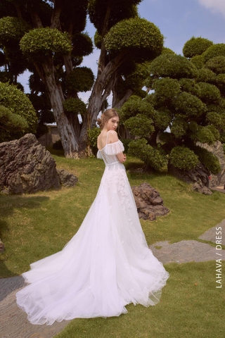 Váy cưới xoè 2 dây cách điệu