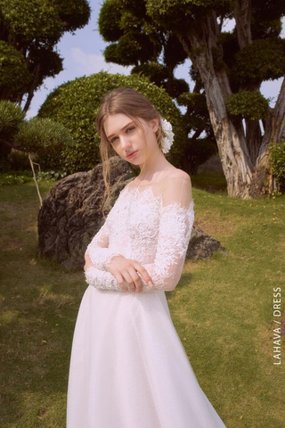 Váy cưới xoè nhẹ tay dài kết ren cao cấp