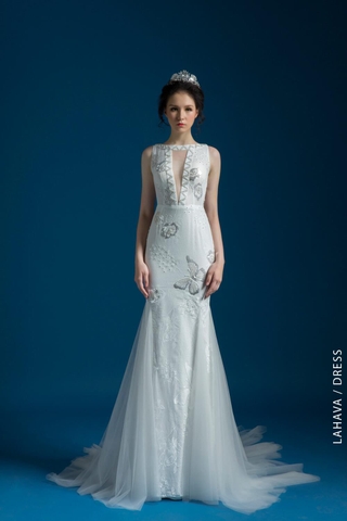 Váy cưới đuôi cá hoạ tiết hoa bướm