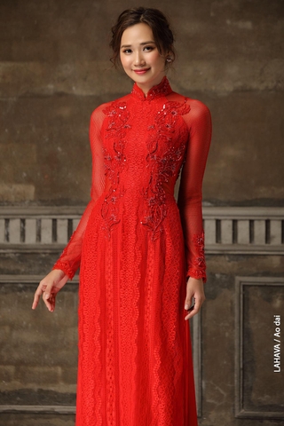 Áo dài ren đính kết sang trọng