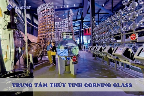 Chìm đắm trong thế giới sắc màu ở trung tâm thủy tinh Corning Glass