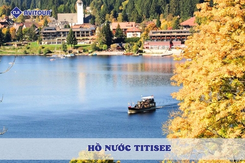Ngẩn ngơ trước vẻ đẹp yên bình của hồ nước Titisee nổi tiếng